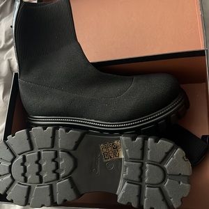 Black chuncky boots